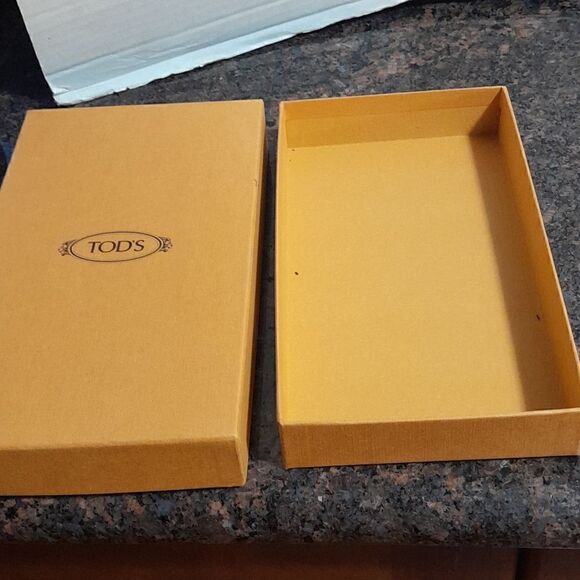 5 Tod's Boxes... 1 is "as is" - Picture 3 of 8